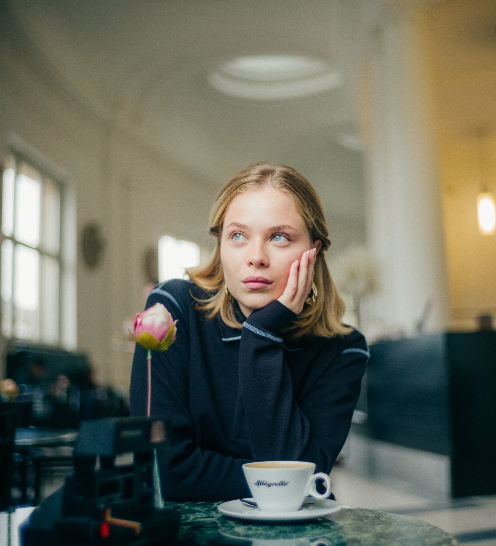 Weihnachtsfeier-Outfits: Stilvolle Ideen für jeden Anlass