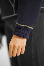 Dunkelblauer Midnight Hoodie – Rückansicht